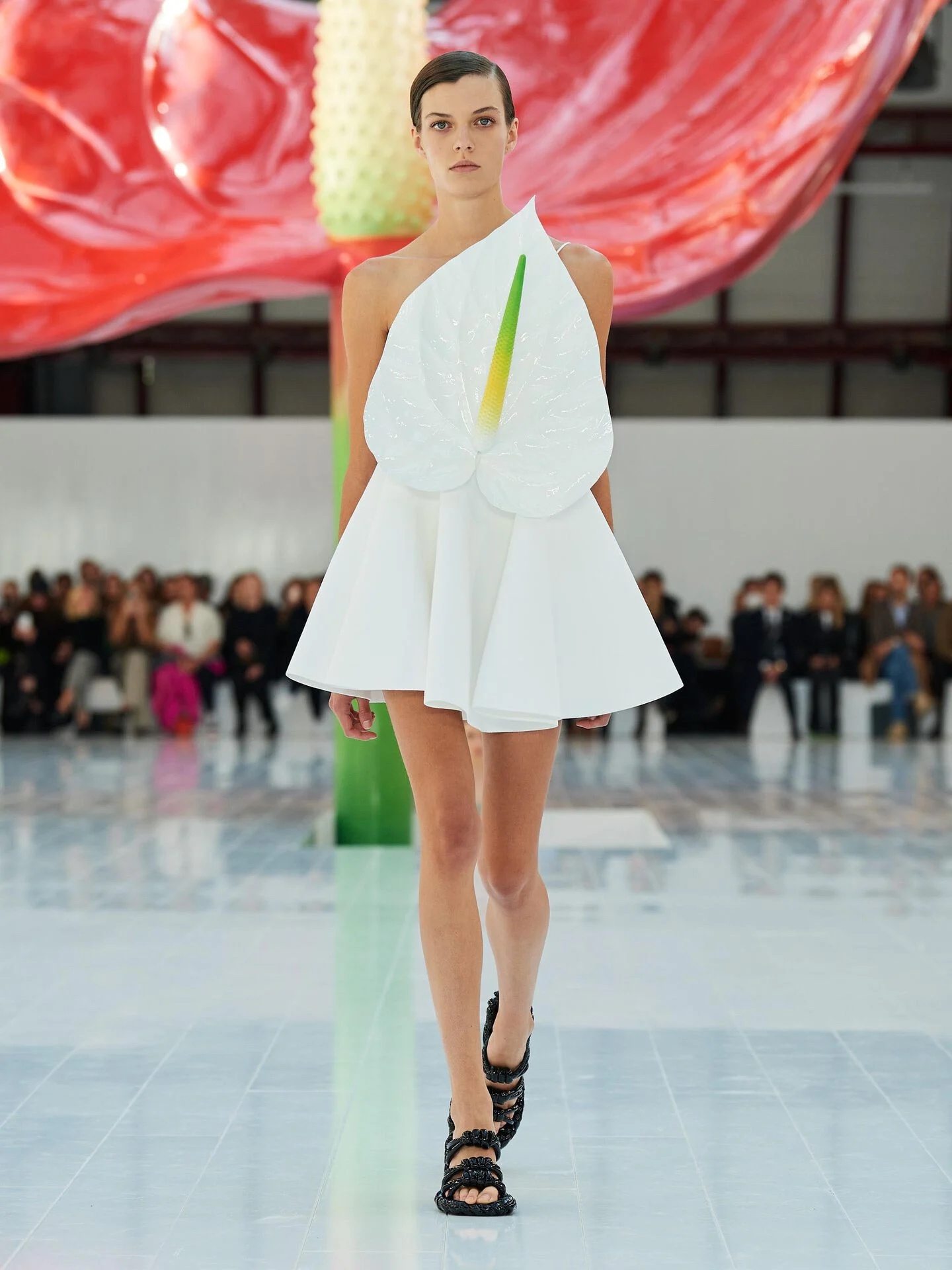 Pariser Fashion Week mit Anthurienblüten