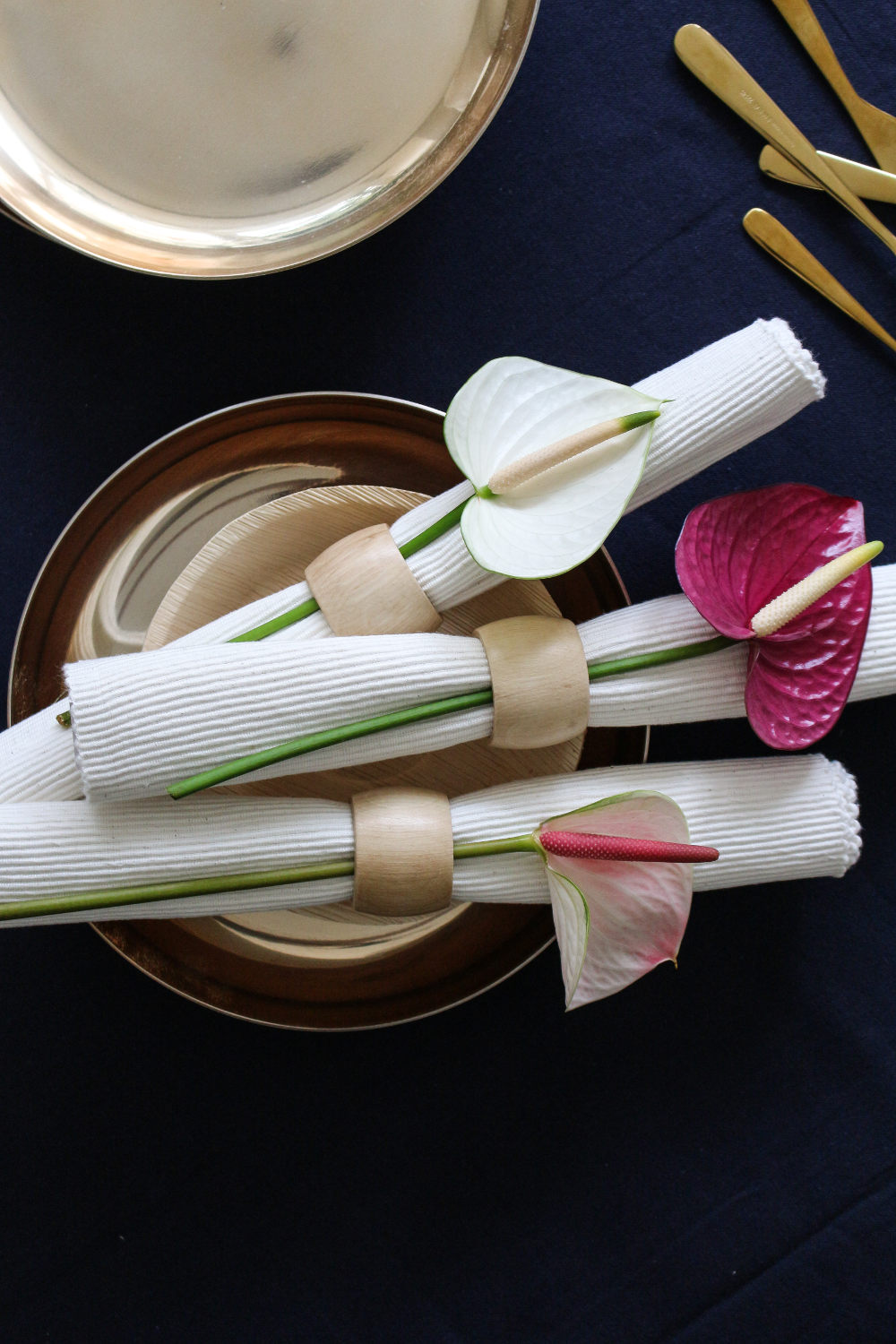 Use anthuriums to set your Christmas dinner table