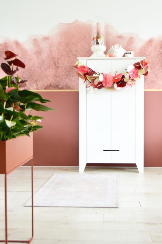 Anthurium in een kerstkrans