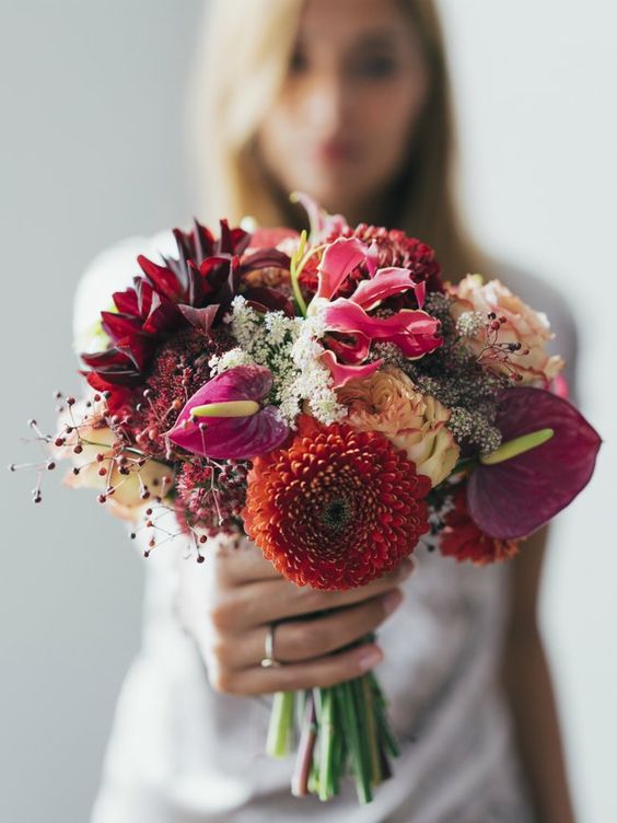 3 Gründe, warum Blumen Frauen immer so glücklich machen