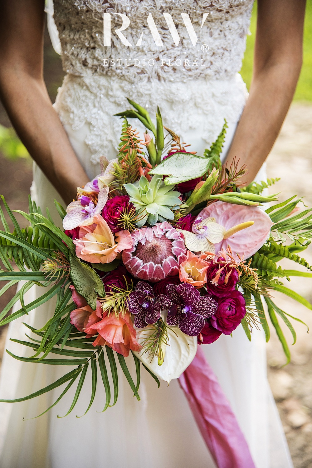 Here's how to create a floral wedding with Anthurium flowers