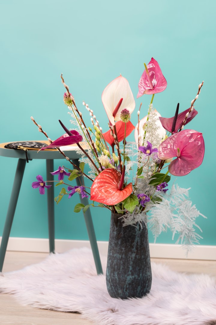 Zo maak je zelf een kleurrijk lente-arrangement met anthuriums
