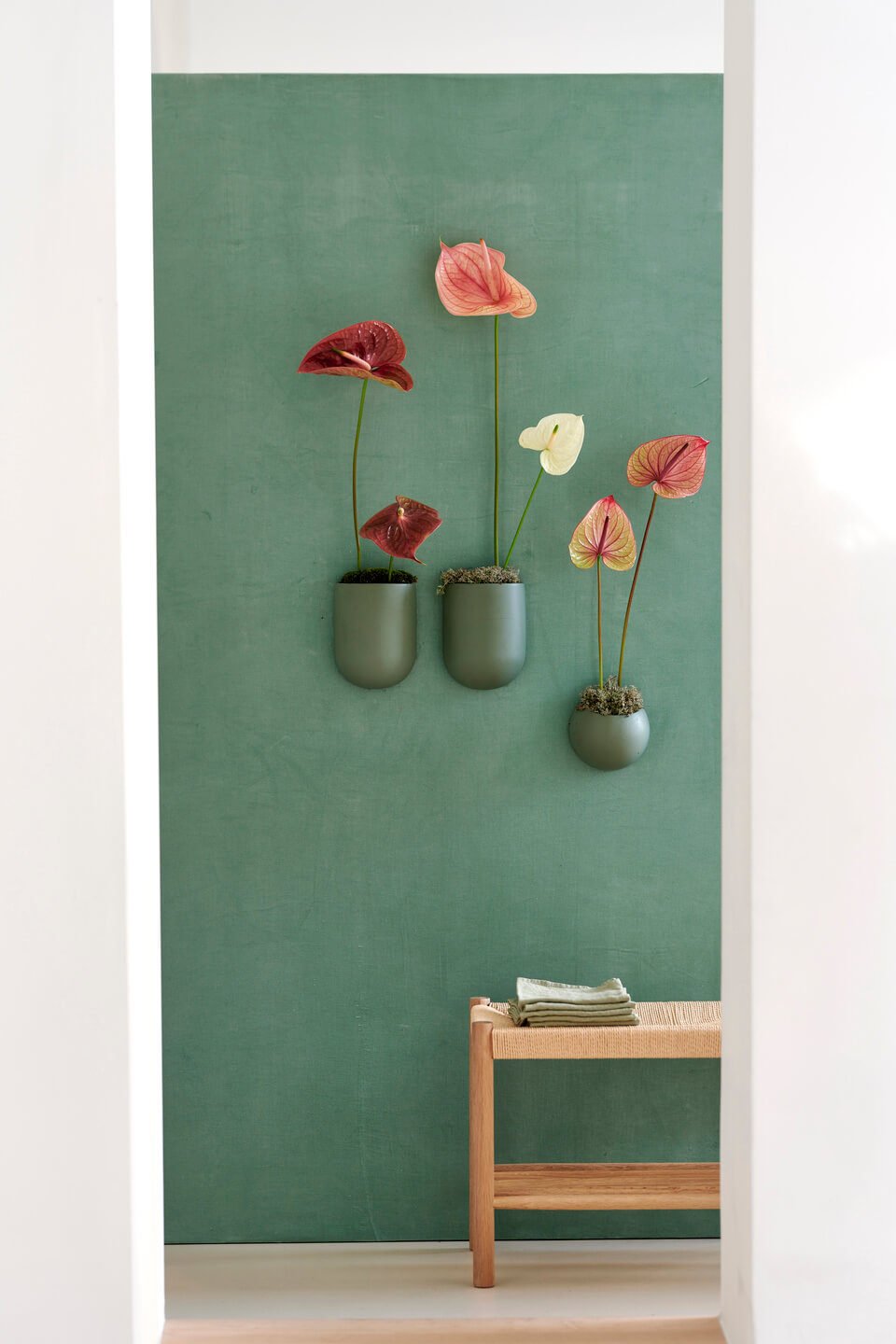 Interior inspiration: How to make a flower wall with fresh flowers