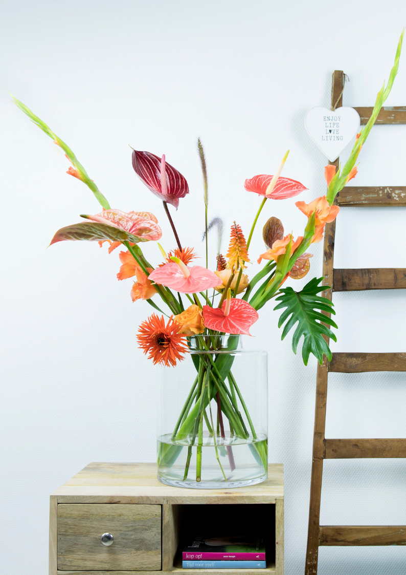 Flower arranging using Anthurium flowers: 3 ideas