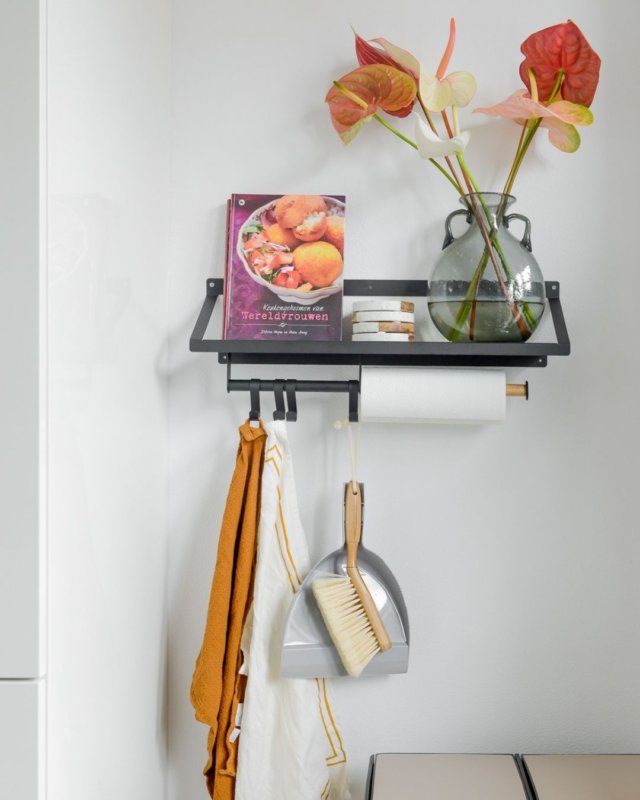 This is how Binti Home Blog styles anthuriums in her interior