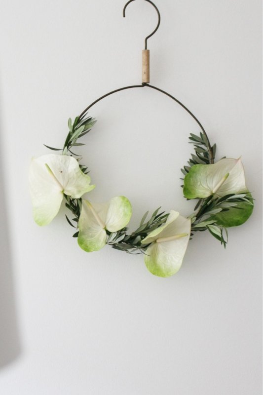 DIY how to make a floral wreath