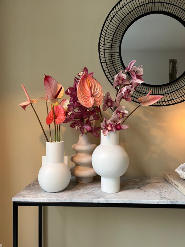 Voici comment le blogueur Dutchguy décore avec des anthuriums sa maison de canal à Amsterdam