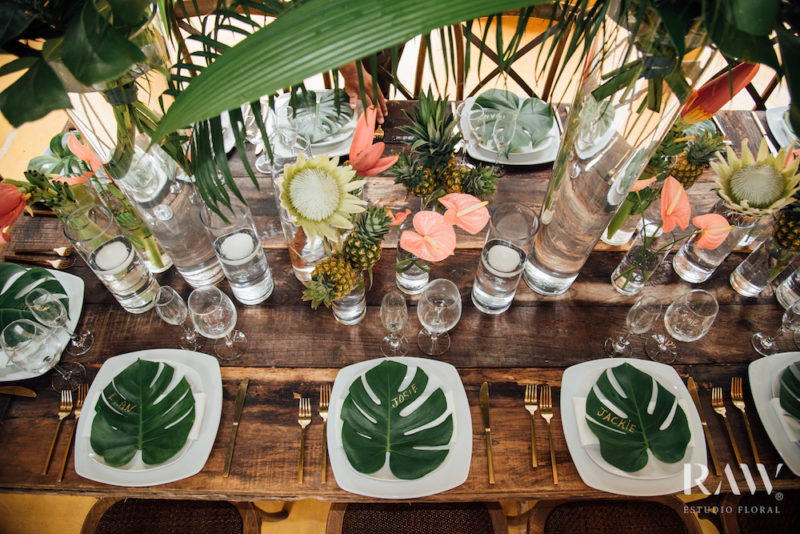 Tropical bruiloft decoratie met anthurium bloemen