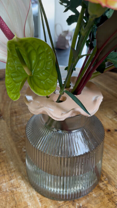 DIY: Flower Frog van klei voor bloemschikken